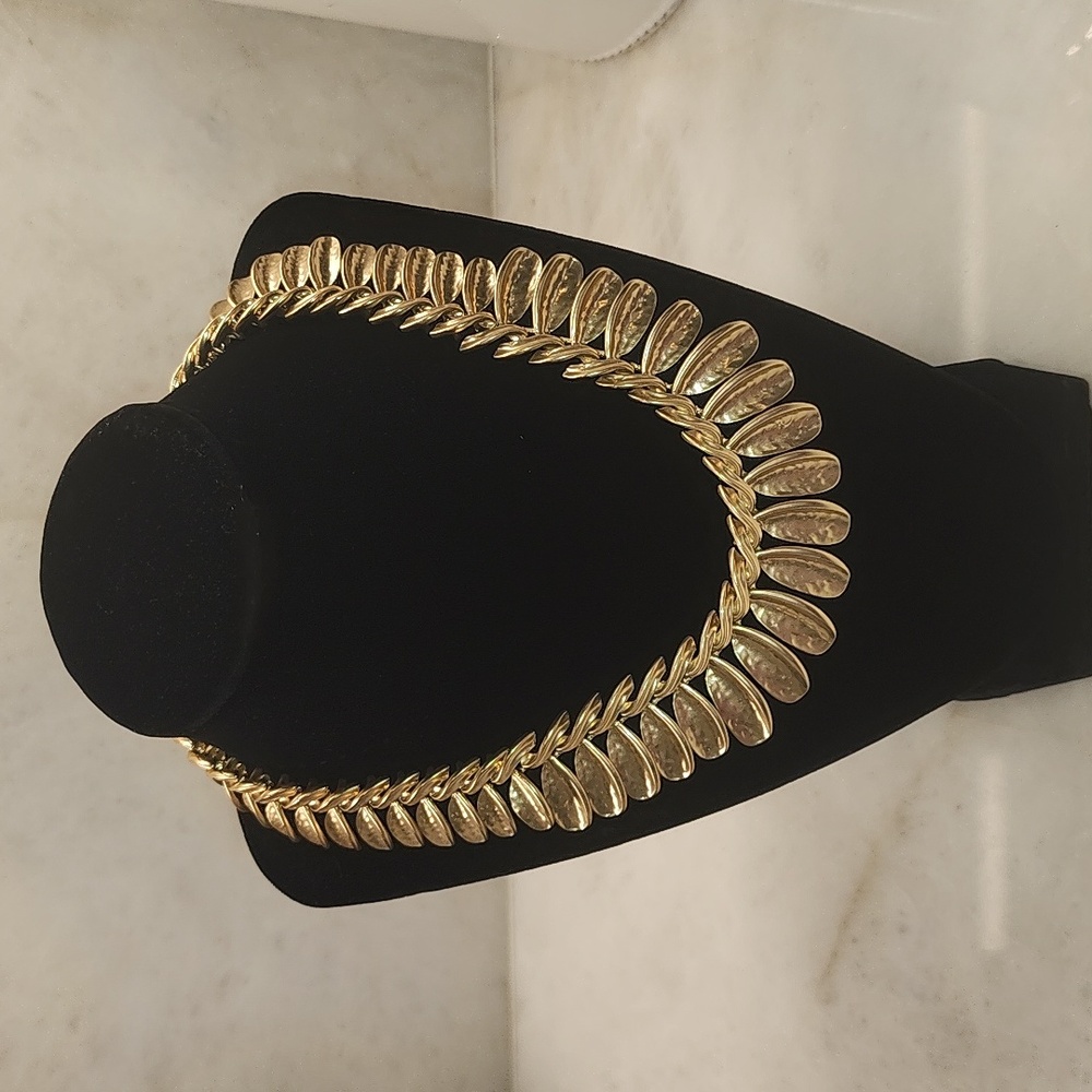 Flat gold chicos chain necklace